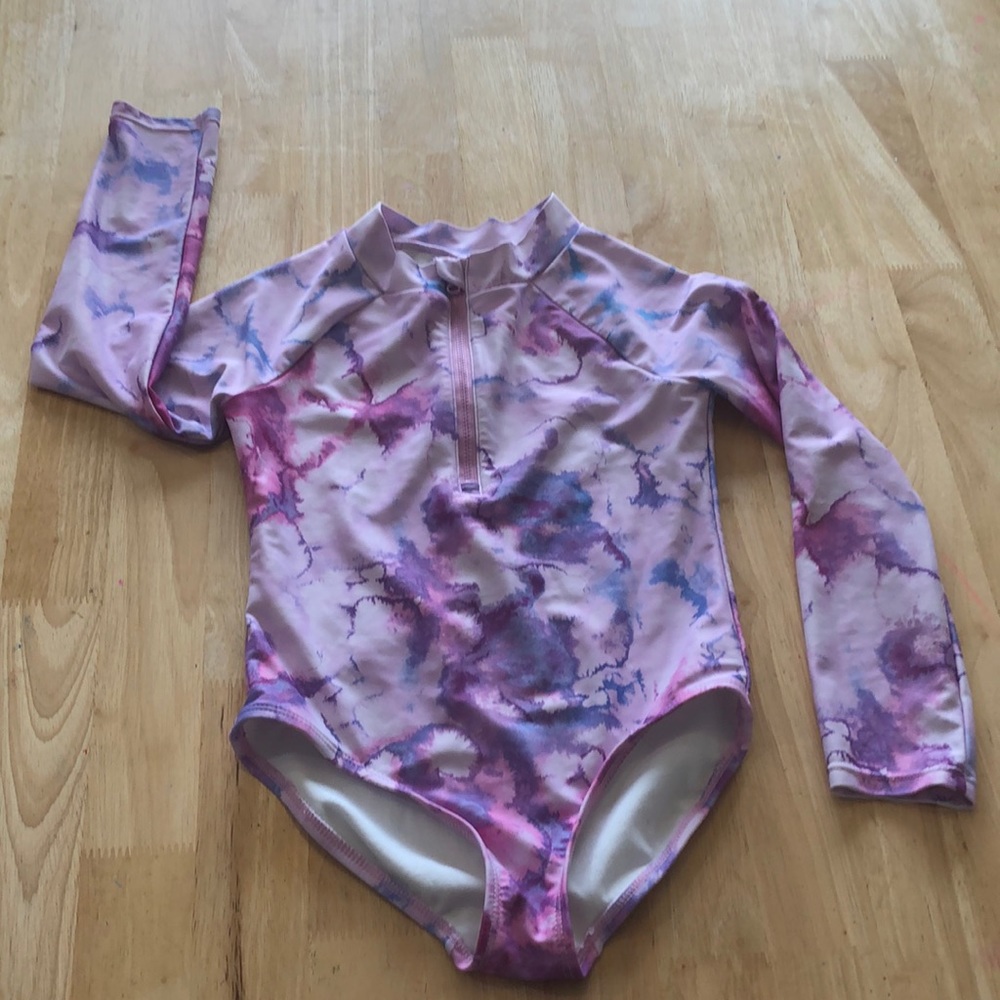 Girls rash‎ guard size 7. Purple